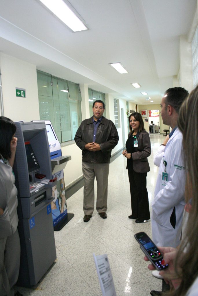 COREN-SP entrega Terminal de Autoatendimento no Hospital 