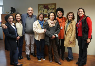 O presidente do Coren-SP, James Francisco dos Santos (à esquerda), com as representantes da Secretaria Estadual de Saúde, e as conselheiras Ivete Trotti e Vanessa Morrone